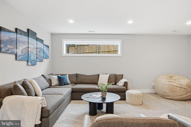 315 CHARLES ST SE, Vienna, VA 22180