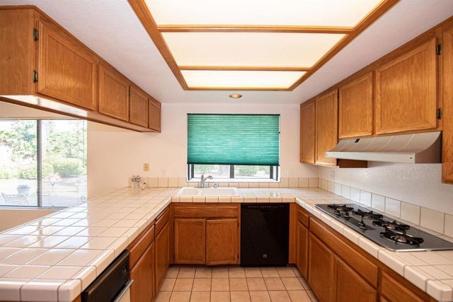 2432 Live Oak Road, Escondido, CA 92029