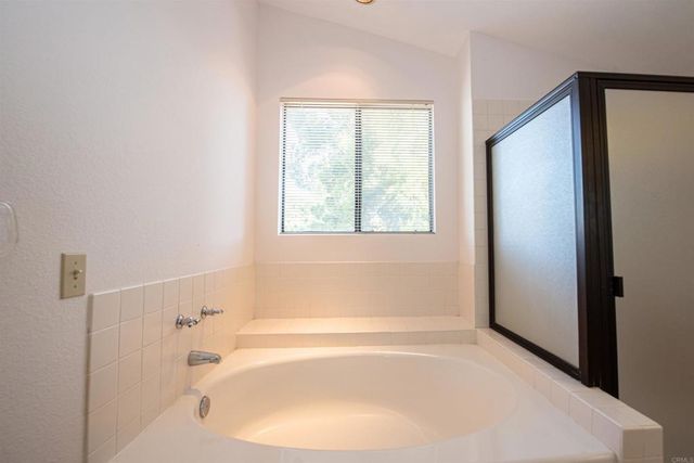 2432 Live Oak Road, Escondido, CA 92029