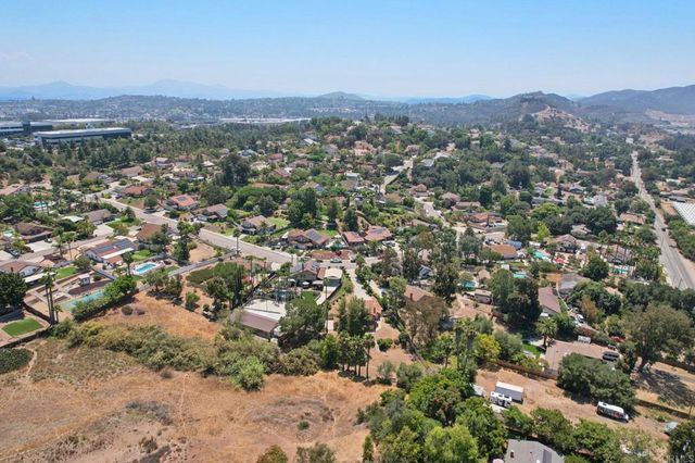 2432 Live Oak Road, Escondido, CA 92029