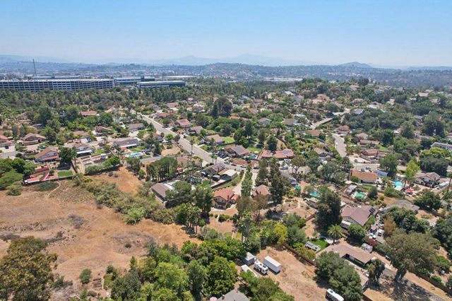 2432 Live Oak Road, Escondido, CA 92029