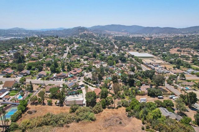 2432 Live Oak Road, Escondido, CA 92029