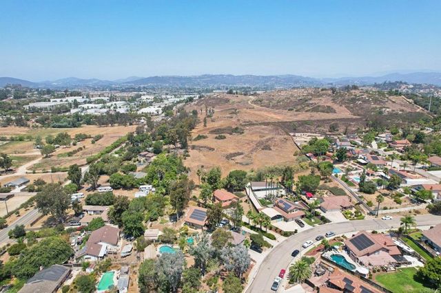 2432 Live Oak Road, Escondido, CA 92029