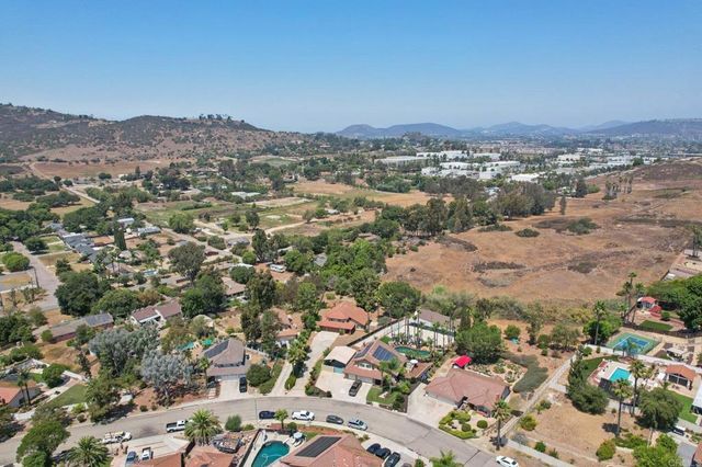 2432 Live Oak Road, Escondido, CA 92029