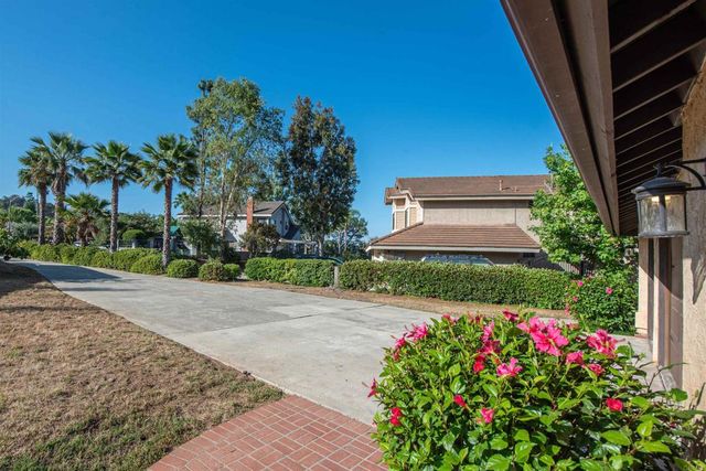 2432 Live Oak Road, Escondido, CA 92029