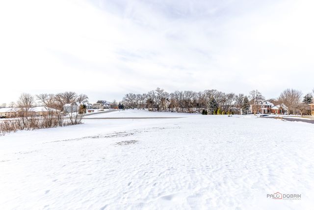 1322 Bull Valley Drive, Woodstock, IL 60098