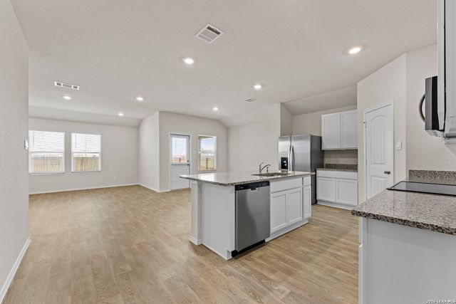 747 Prince Albert, Seguin, TX 78155