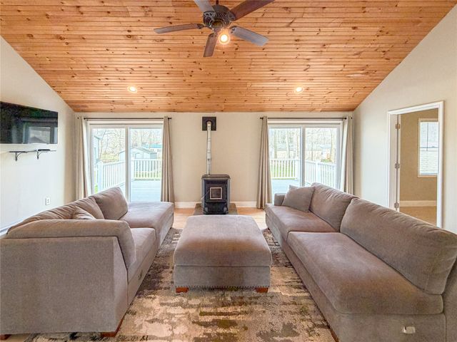 9221 WARREN Drive, Linesville, PA 16424