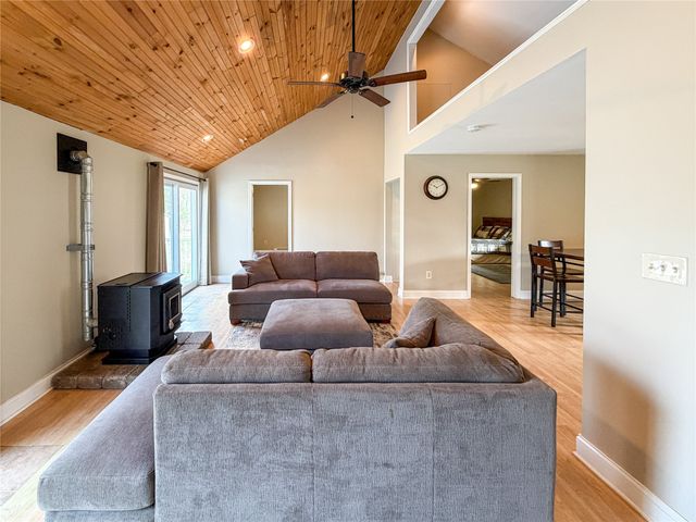 9221 WARREN Drive, Linesville, PA 16424