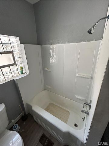 4021 Green Lea Place, St Louis, MO 63107