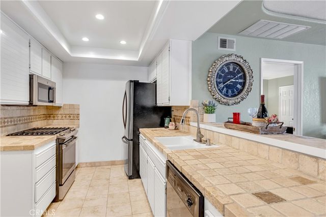 25231 Tanoak, Lake Forest, CA 92630