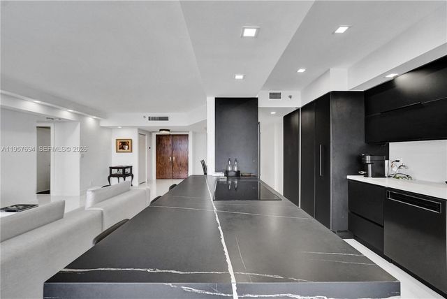 20281 E Country Club Dr 1503, Aventura, FL 33180