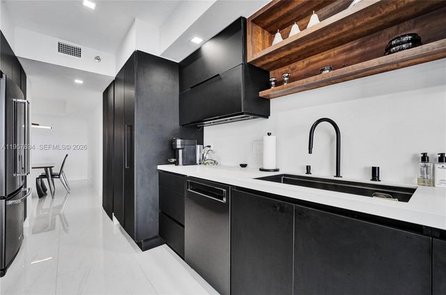 20281 E Country Club Dr 1503, Aventura, FL 33180