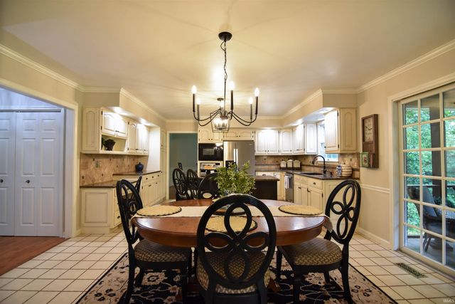 8931 Whispering Tree Lane, Evansville, IN 47711