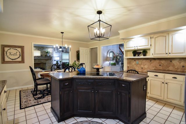 8931 Whispering Tree Lane, Evansville, IN 47711