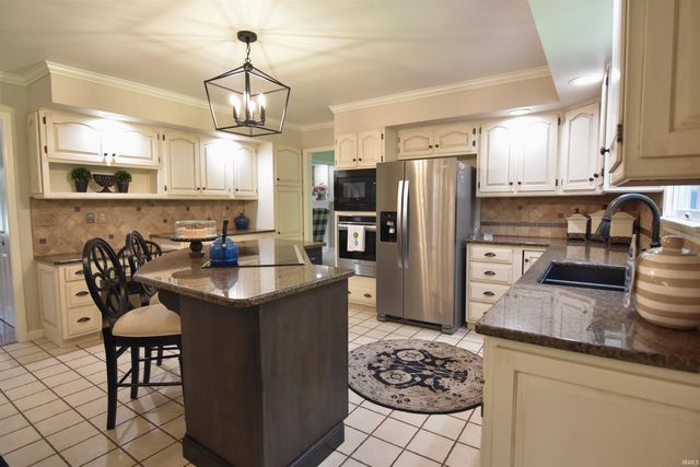 8931 Whispering Tree Lane, Evansville, IN 47711