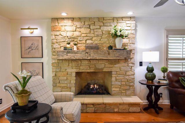 8931 Whispering Tree Lane, Evansville, IN 47711