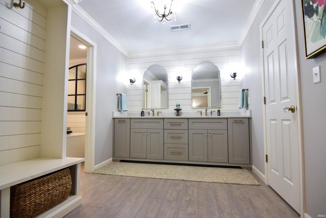 8931 Whispering Tree Lane, Evansville, IN 47711