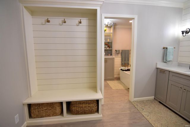 8931 Whispering Tree Lane, Evansville, IN 47711