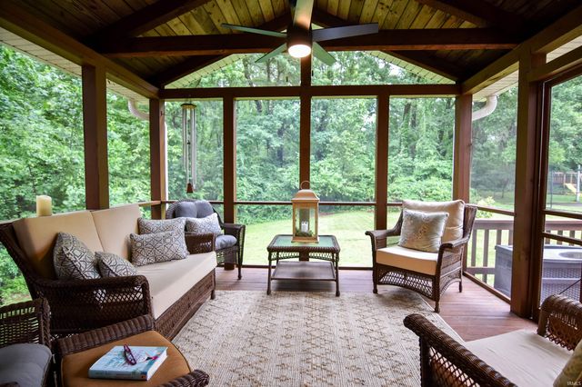 8931 Whispering Tree Lane, Evansville, IN 47711