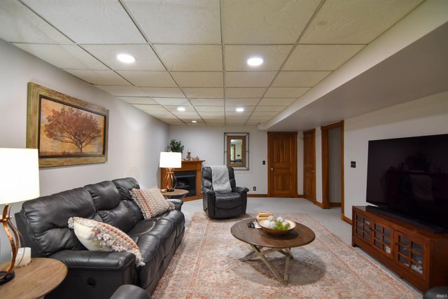 8931 Whispering Tree Lane, Evansville, IN 47711