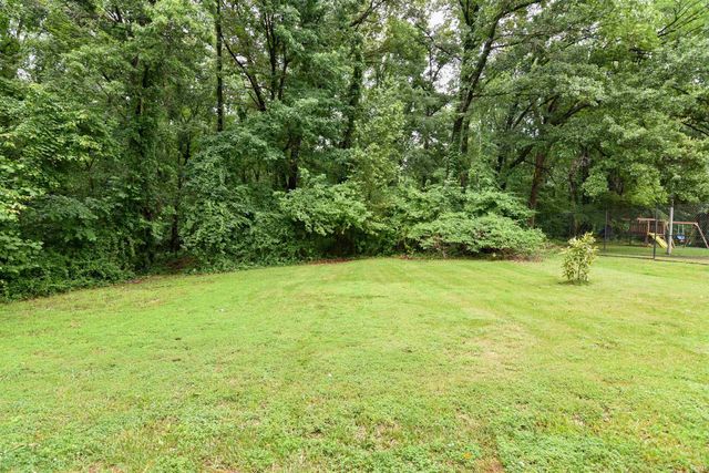 8931 Whispering Tree Lane, Evansville, IN 47711