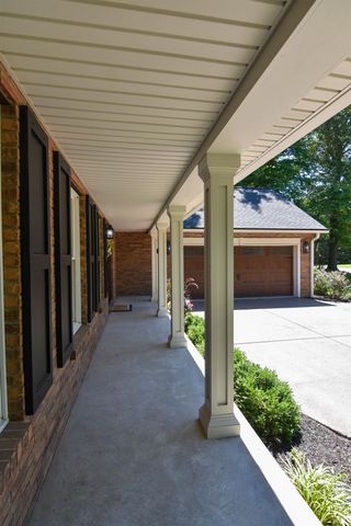 8931 Whispering Tree Lane, Evansville, IN 47711