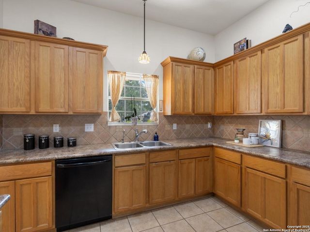 604 Guadalupe Dr, Spring Branch, TX 78070