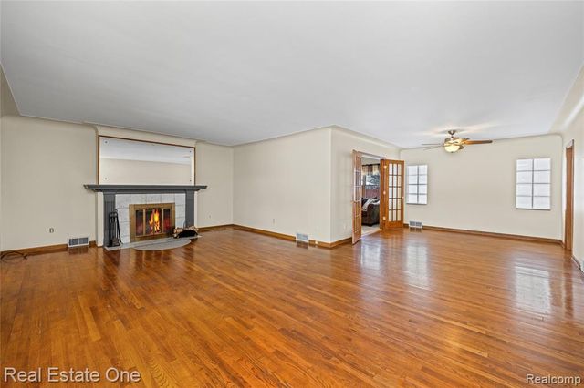 28615 Bloomfield Drive, Lathrup Village, MI 48076