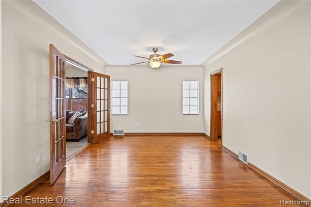 28615 Bloomfield Drive, Lathrup Village, MI 48076