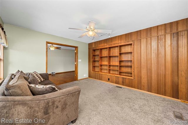 28615 Bloomfield Drive, Lathrup Village, MI 48076