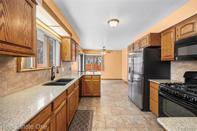 28615 Bloomfield Drive, Lathrup Village, MI 48076