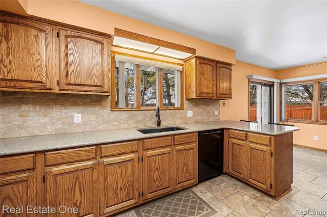 28615 Bloomfield Drive, Lathrup Village, MI 48076