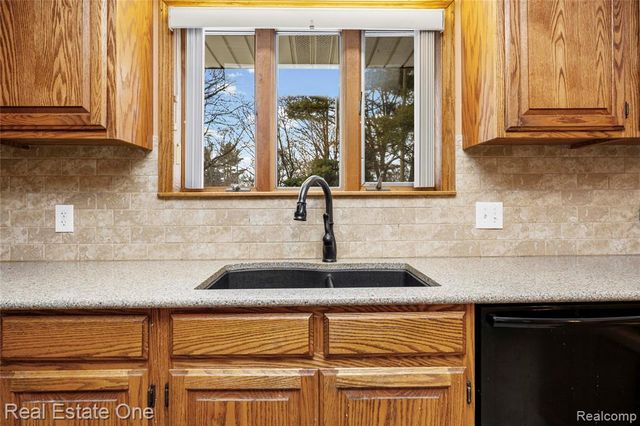 28615 Bloomfield Drive, Lathrup Village, MI 48076