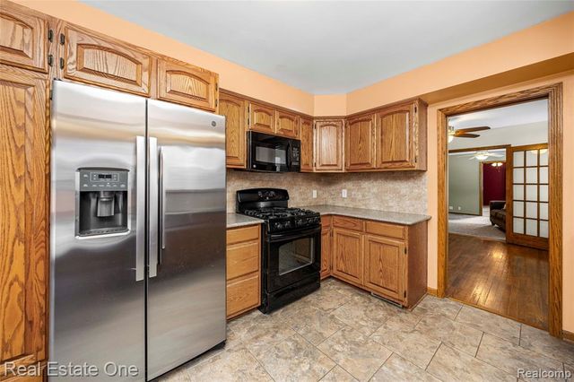 28615 Bloomfield Drive, Lathrup Village, MI 48076