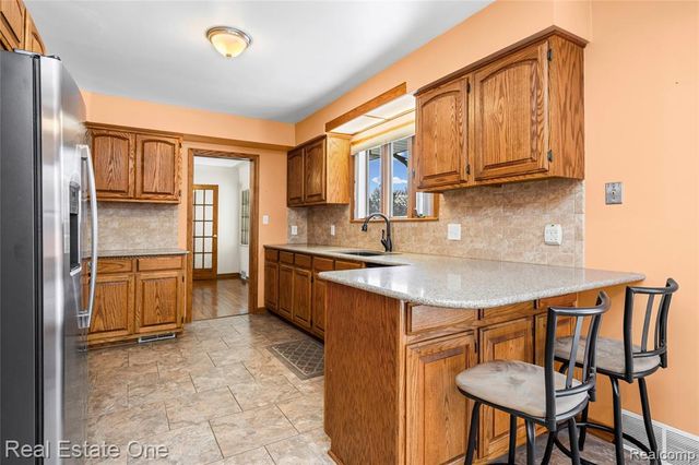 28615 Bloomfield Drive, Lathrup Village, MI 48076