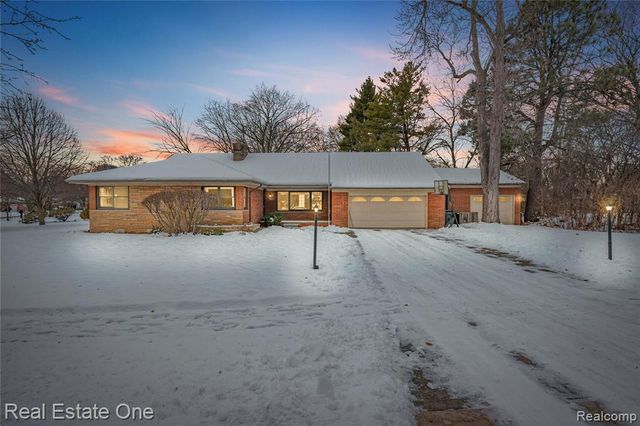 28615 Bloomfield Drive, Lathrup Village, MI 48076