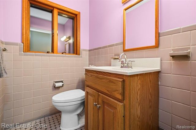 28615 Bloomfield Drive, Lathrup Village, MI 48076