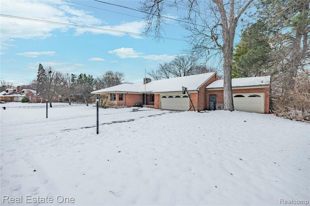 28615 Bloomfield Drive, Lathrup Village, MI 48076