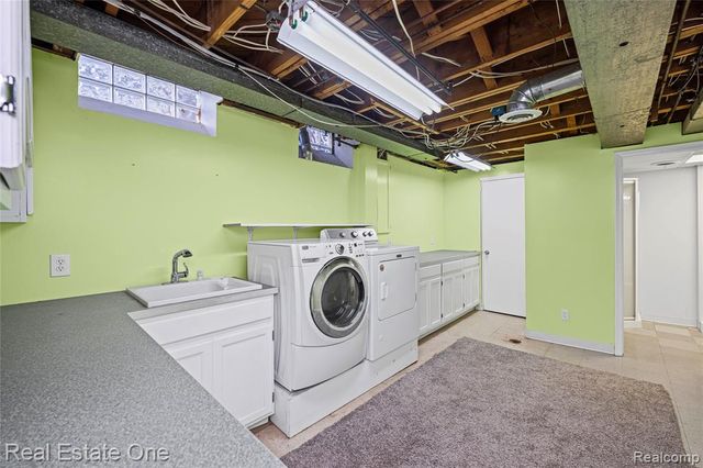 28615 Bloomfield Drive, Lathrup Village, MI 48076