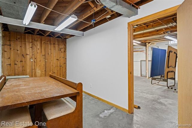 28615 Bloomfield Drive, Lathrup Village, MI 48076