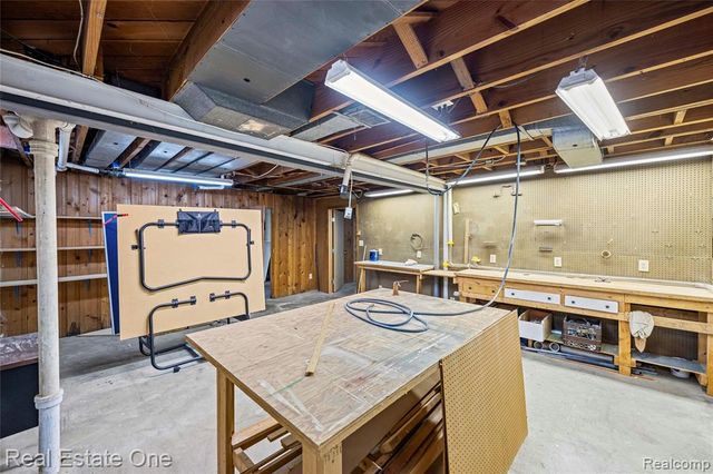 28615 Bloomfield Drive, Lathrup Village, MI 48076