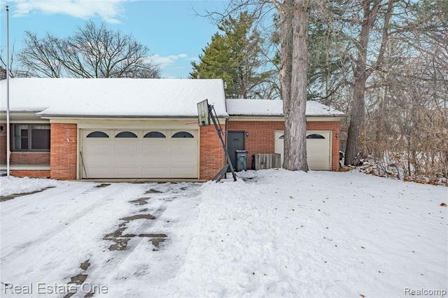 28615 Bloomfield Drive, Lathrup Village, MI 48076