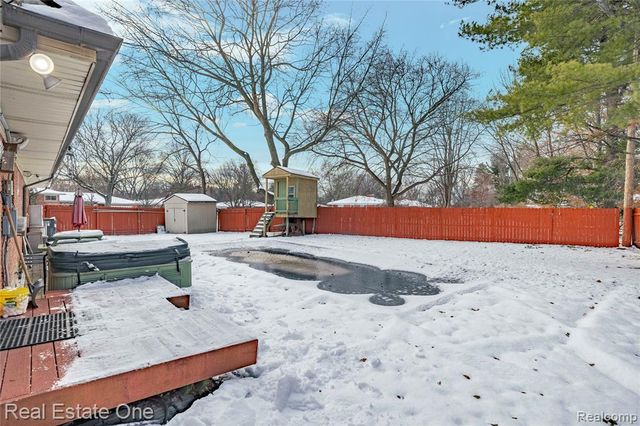 28615 Bloomfield Drive, Lathrup Village, MI 48076