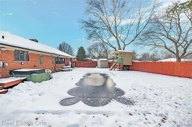 28615 Bloomfield Drive, Lathrup Village, MI 48076