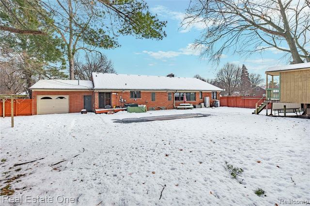 28615 Bloomfield Drive, Lathrup Village, MI 48076