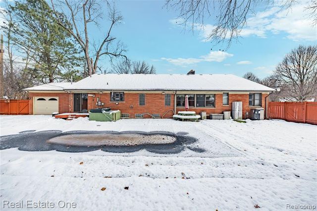 28615 Bloomfield Drive, Lathrup Village, MI 48076