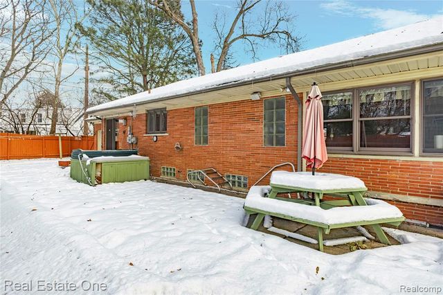 28615 Bloomfield Drive, Lathrup Village, MI 48076