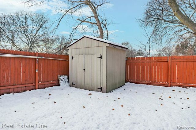 28615 Bloomfield Drive, Lathrup Village, MI 48076