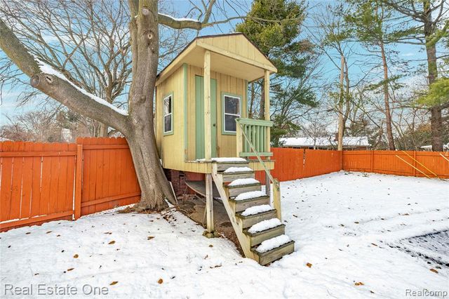 28615 Bloomfield Drive, Lathrup Village, MI 48076